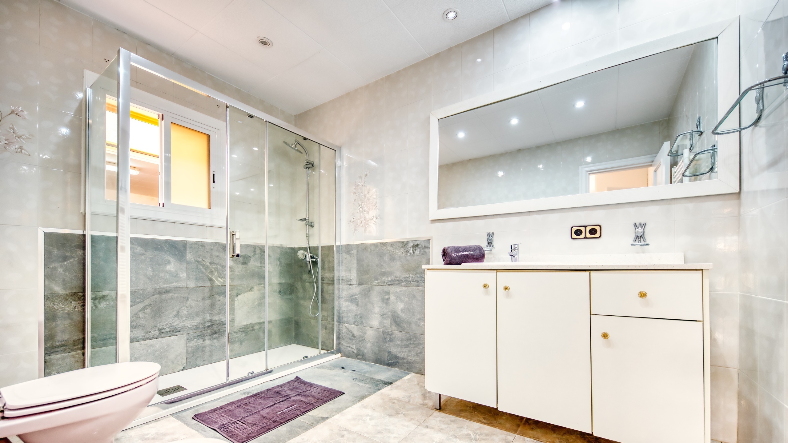 Vakantievilla's Costa Brava Spanje - Villa Sarai - Badkamer