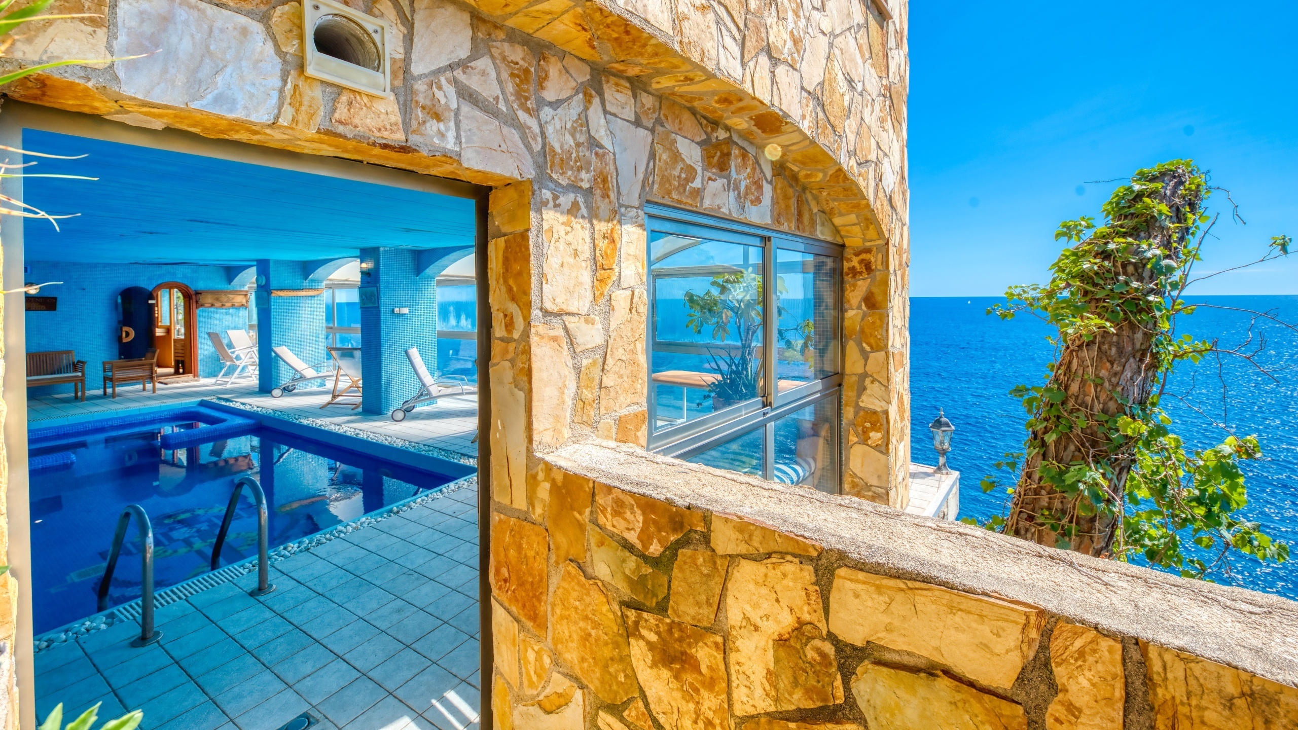 Vakantievilla's Costa Brava Spanje - Villa Infinity - Zwembad