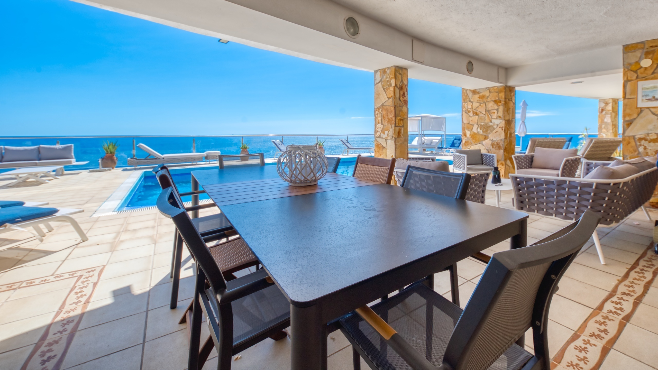 Vakantievilla's Costa Brava Spanje - Villa Infinity - Eethoek
