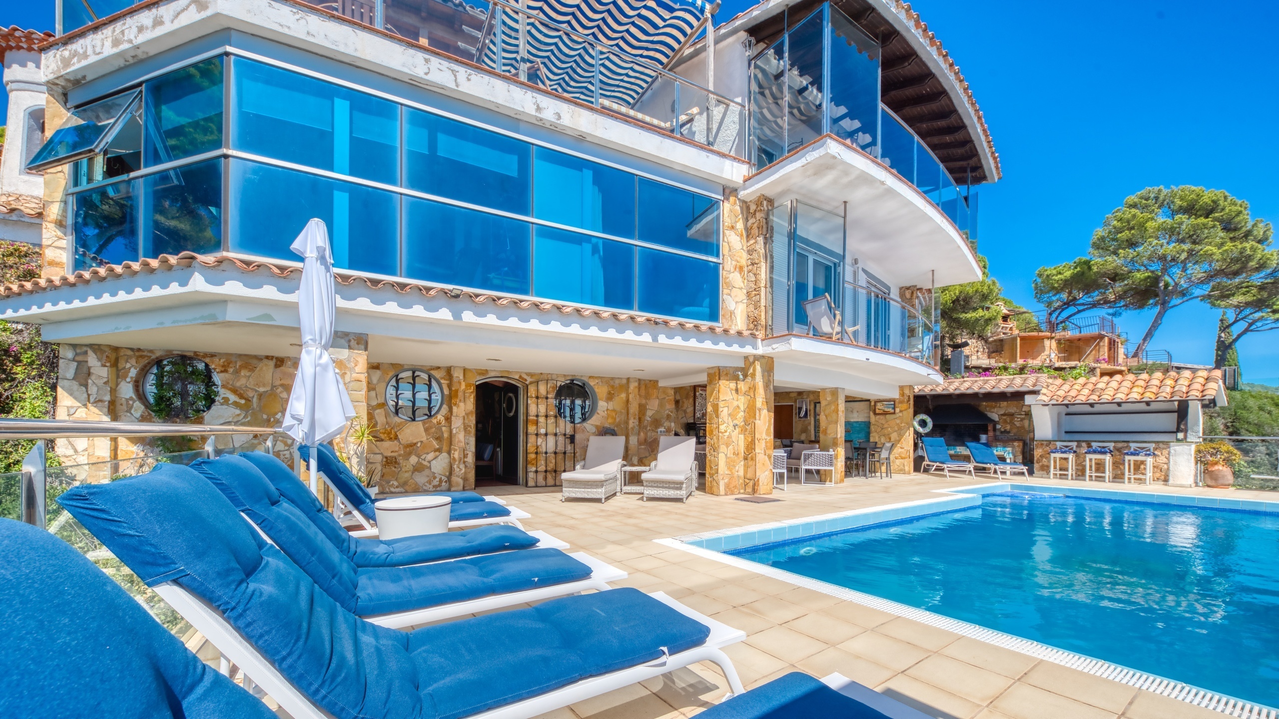 Vakantievilla's Costa Brava Spanje - Villa Infinity - Villa buiten