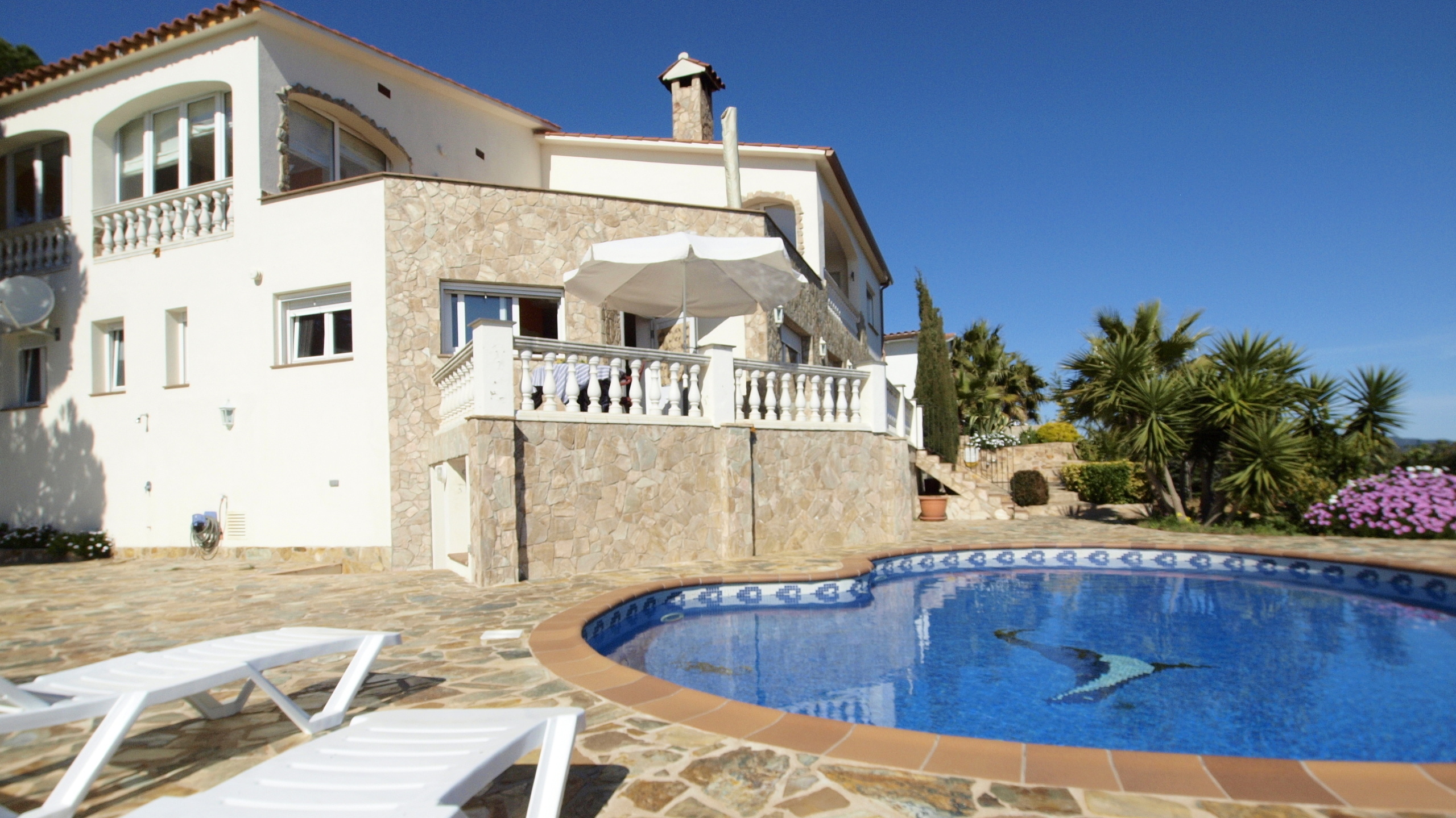 Vakantievilla's Costa Brava Spanje - Villa Senna - Villa buiten
