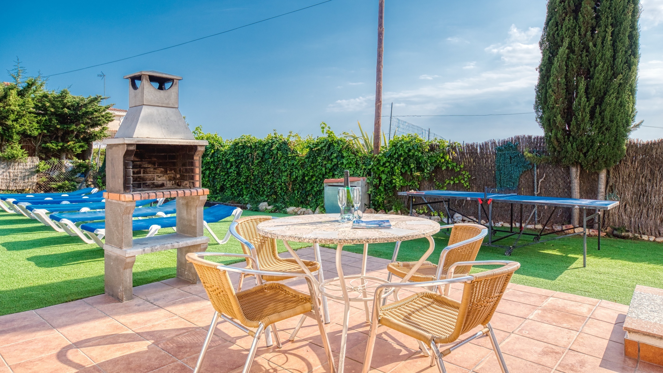 Vakantievilla's Costa Brava Spanje - Villa Yara - BBQ gebied