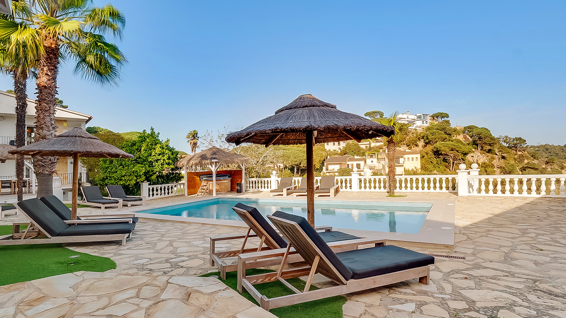 Vakantievilla's Costa Brava Spanje - Villa Tropicana - Zwembad