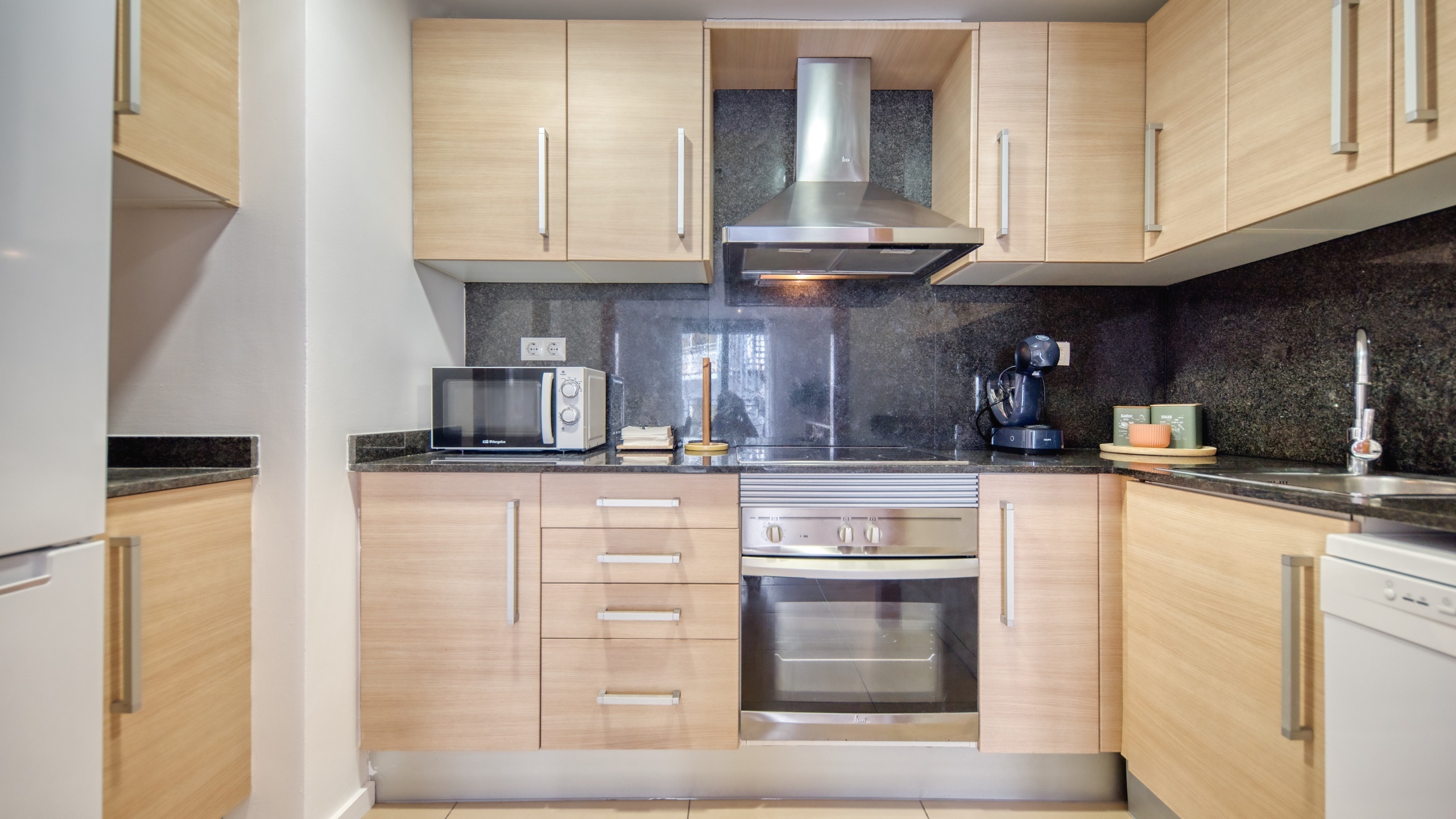 Vakantievilla's Costa Brava Spanje - Apartment Gaudi - Keuken