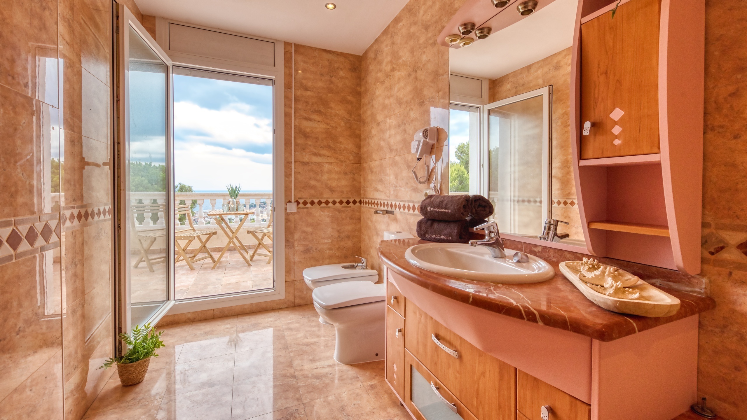 Vakantievilla's Costa Brava Spanje - Villa Ibiza - En-suite badkamer 