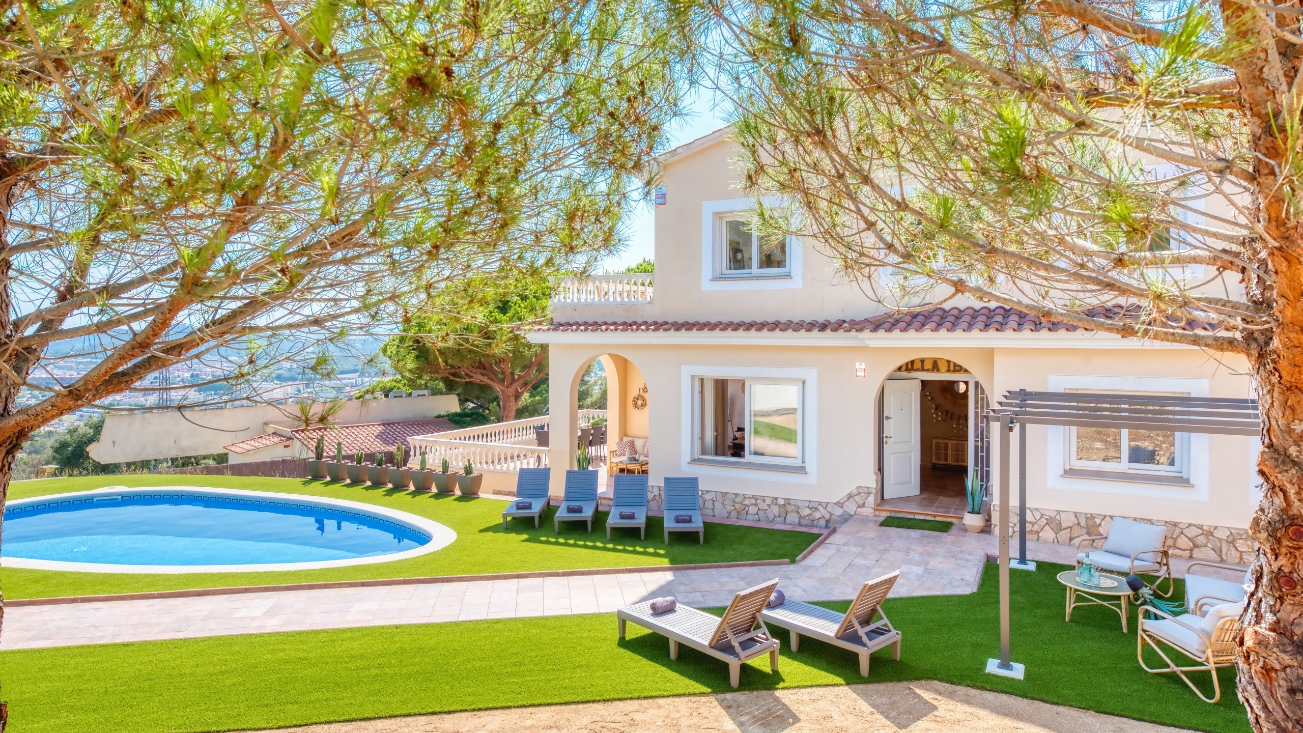 Vakantievilla's Costa Brava Spanje - Villa Ibiza - Villa buiten